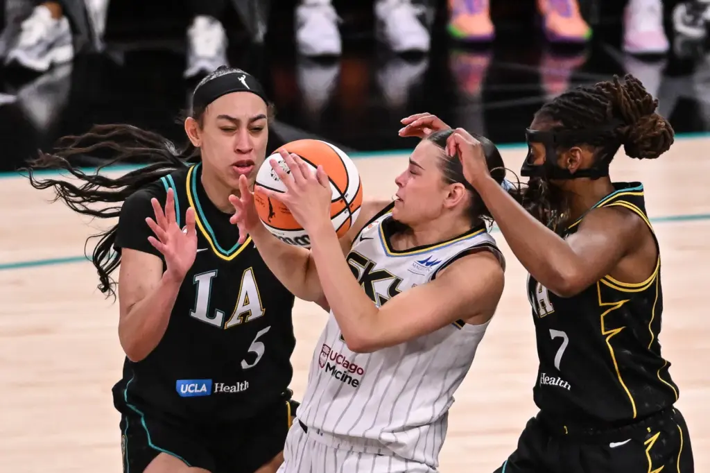 Chicago Sky rookie Gabriela Jaquez, center, battles for the ball...