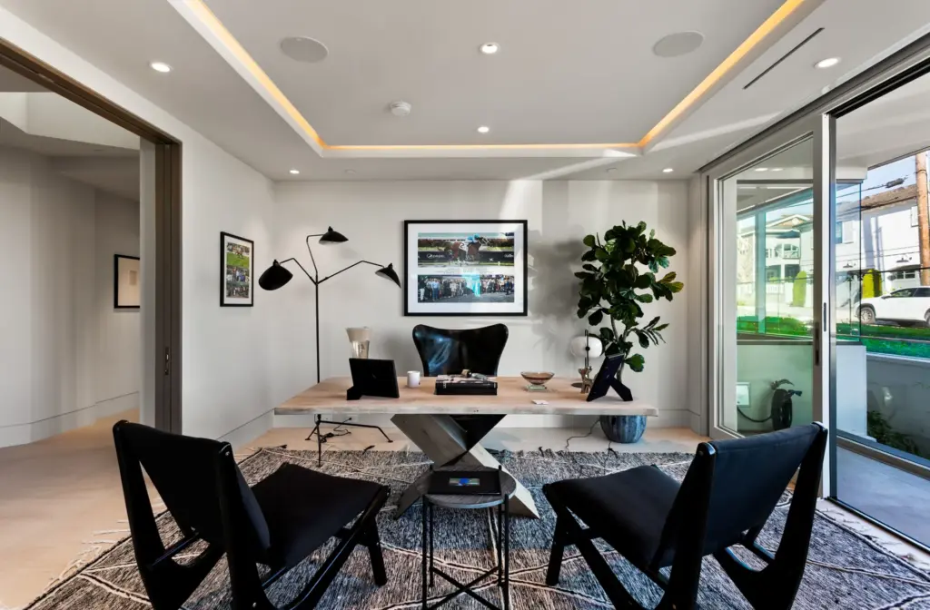 The private office. (Photo by Jon Encarnacion)