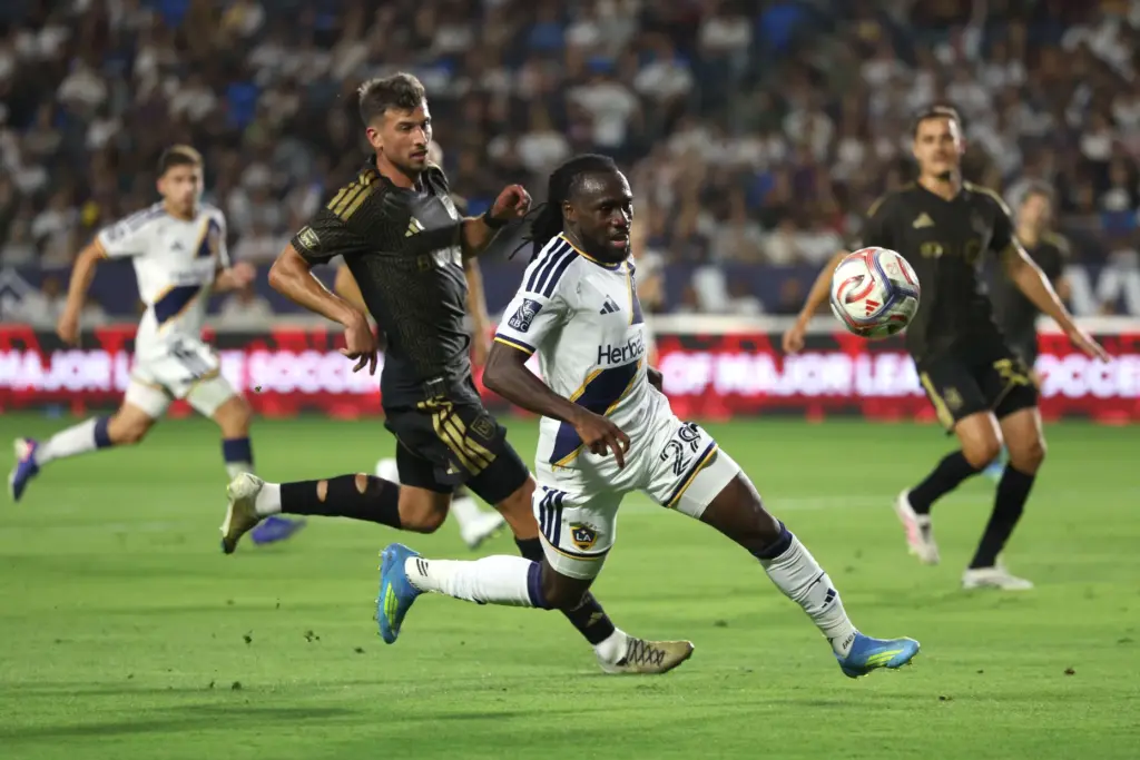 Galaxy forward Joseph Paintsil (28) chases the ball down during...