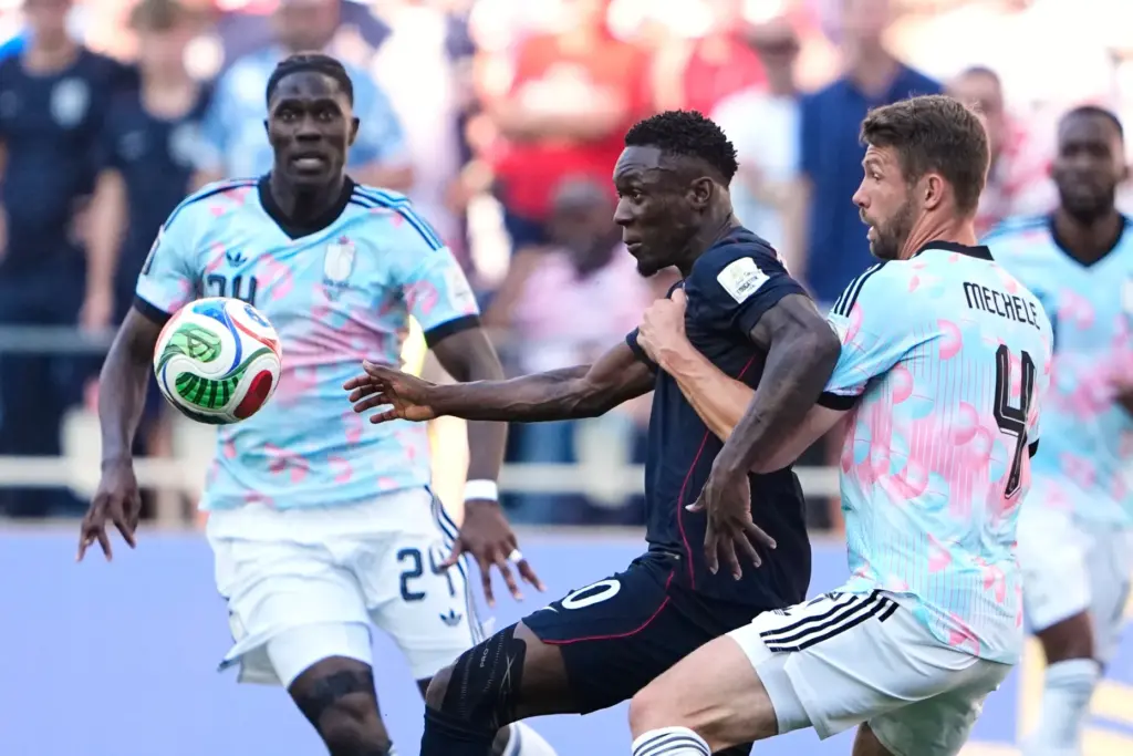United States’ Folarin Balogun (20) battles for the ball with...