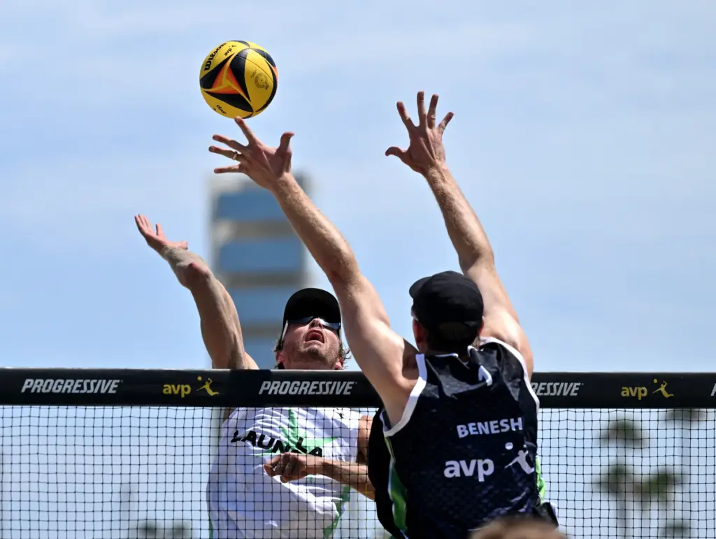 Miami Mayhemâs Andy Benesh blocks against L.A. Launchâs Logan Webber...