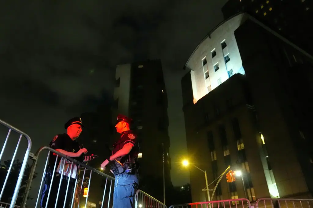 Police stand in front of a federal courthouse where former Venezuela President Nicolas Maduro will appear.