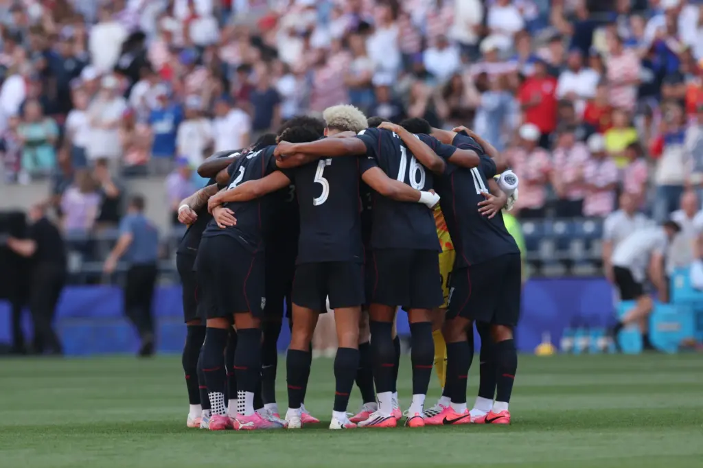 United States players huddle before the start of the World...