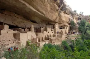 Lightning-sparked wildfire closes part of Colorado’s Mesa Verde National Park