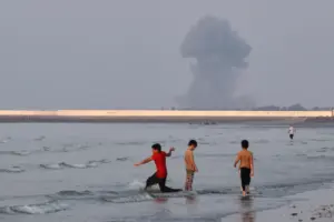 US attacks Iran and Tehran retaliates across the Middle East, threatening a return to all-out war