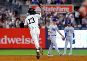 Dodgers split doubleheader with Yankees after long day in Bronx