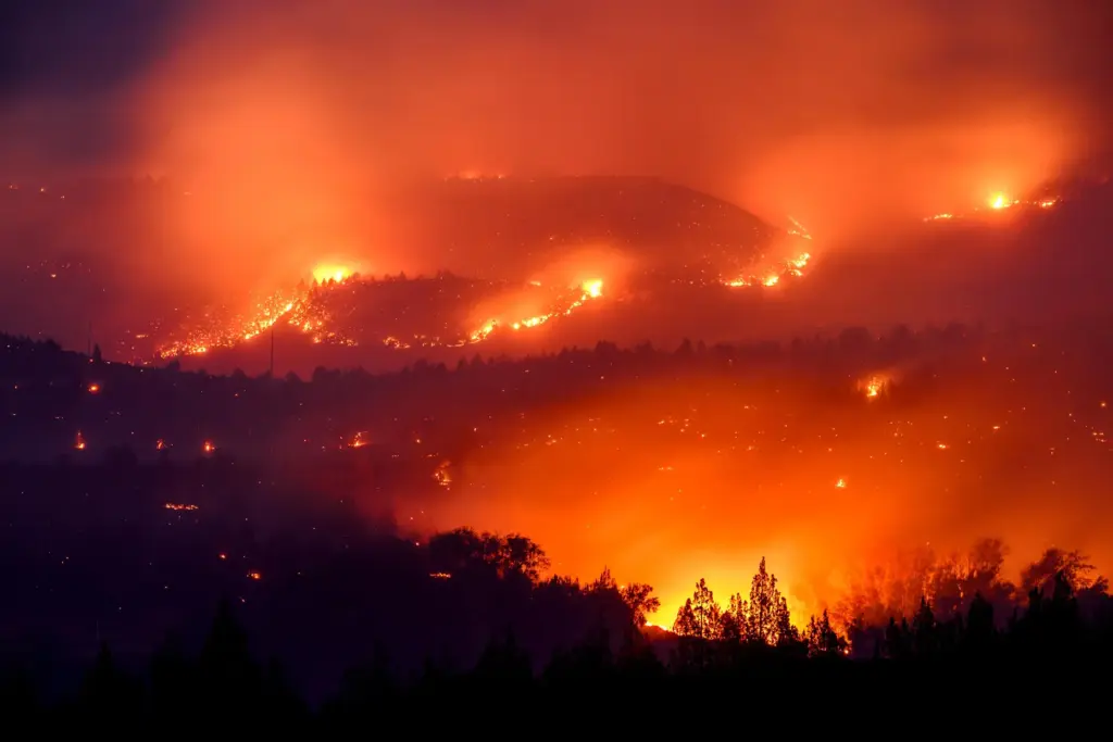 The Bench Fire burns above the Pelton Reservoir in Jefferson County, Oregon.