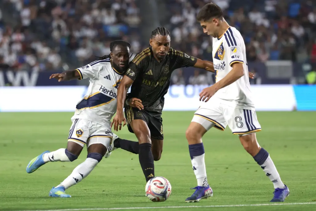 LAFC defender Eddie Segura, center, vies for the ball against...