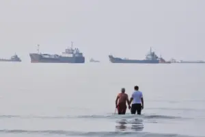 Mideast oil producers step up plans to bypass the Strait of Hormuz