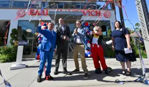 The 12th Earl of Sandwich stops by the new Downtown Disney restaurant for a bite