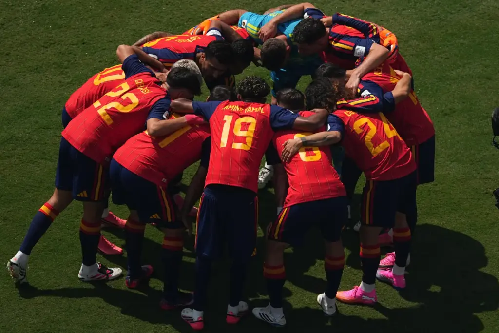 Spanish players huddle beofre the World Cup final soccer match...