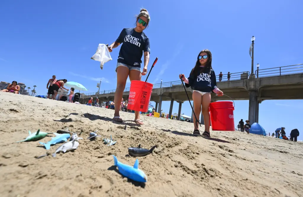 Alexa Zeledon and her daughter, Camilia Zeledon, 6, pick up...