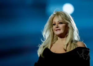 Bonnie Tyler, who topped the charts with epic ‘Total Eclipse of the Heart,’ has died at 75