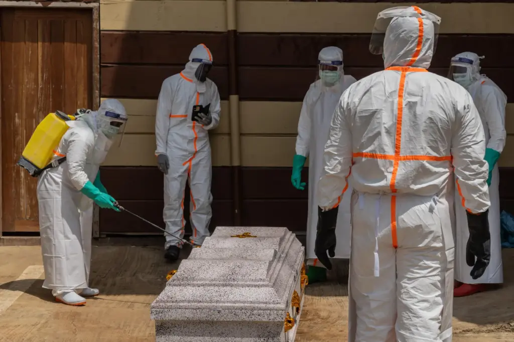 Health workers prepare the coffin of AngÃ¨le Muyumba Nsimire.