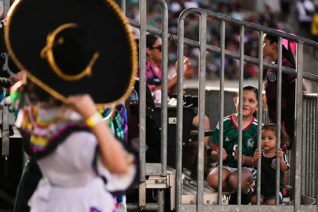 Mexico fans in Houston watch ballet folkloric dancers before a...