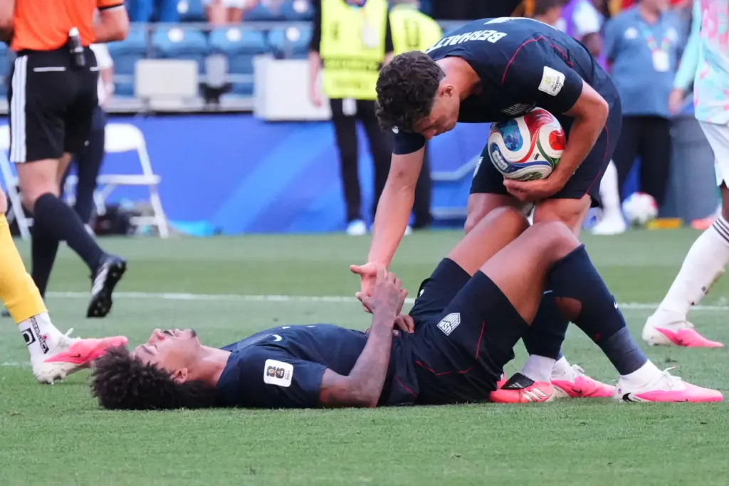 United States’ Sebastian Berhalter helps up Chris Richards after Belgium...