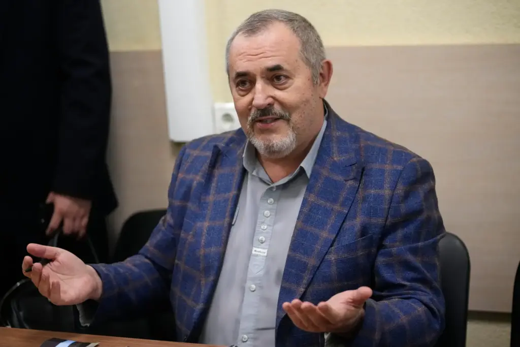 Russian politician Boris Nadezhdin speaks in the courtroom.