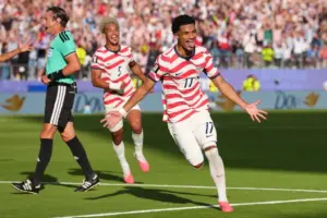 World Cup: U.S. survives red card, tops Bosnia-Herzegovina to reach Round of 16