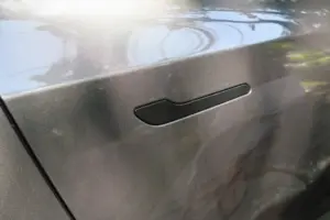 Auto safety agency exploring new car door rules after deaths in Teslas