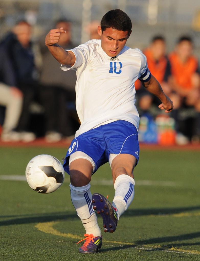 El Rancho’s Cristian Roldan controls the ball against Crescenta Valley...