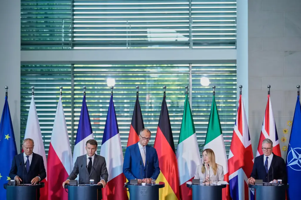 Donald Tusk, Emmanuel Macron, Friedrich Merz, Giorgia Meloni and Minister Keir Starmer.