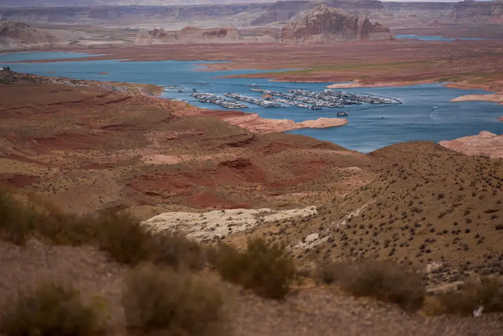 The Wahweap Marina floats on Lake Powell at the Glen...