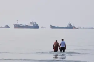 US pauses attacks on Iran for a second straight day and Tehran does too