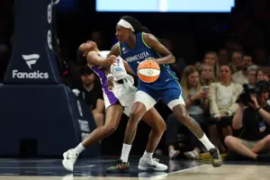 Lynx beat the Sparks behind Kayla McBride’s 5th straight 20-point game
