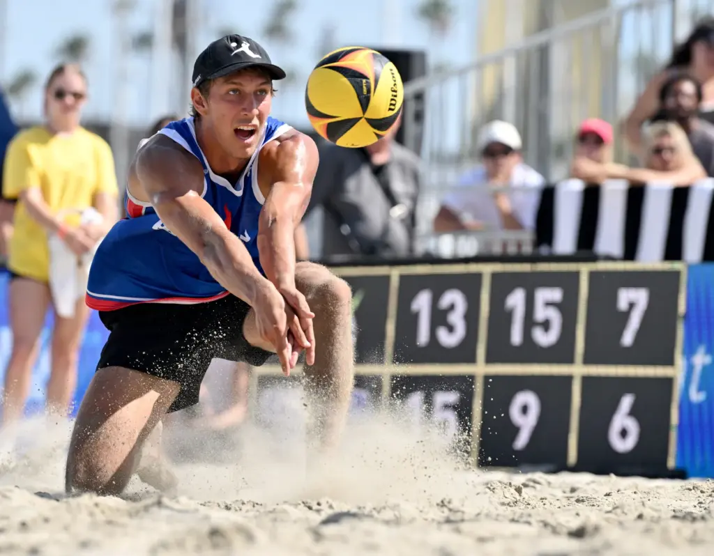 Derek Bradford of the Brooklyn Blaze digs for the ball...