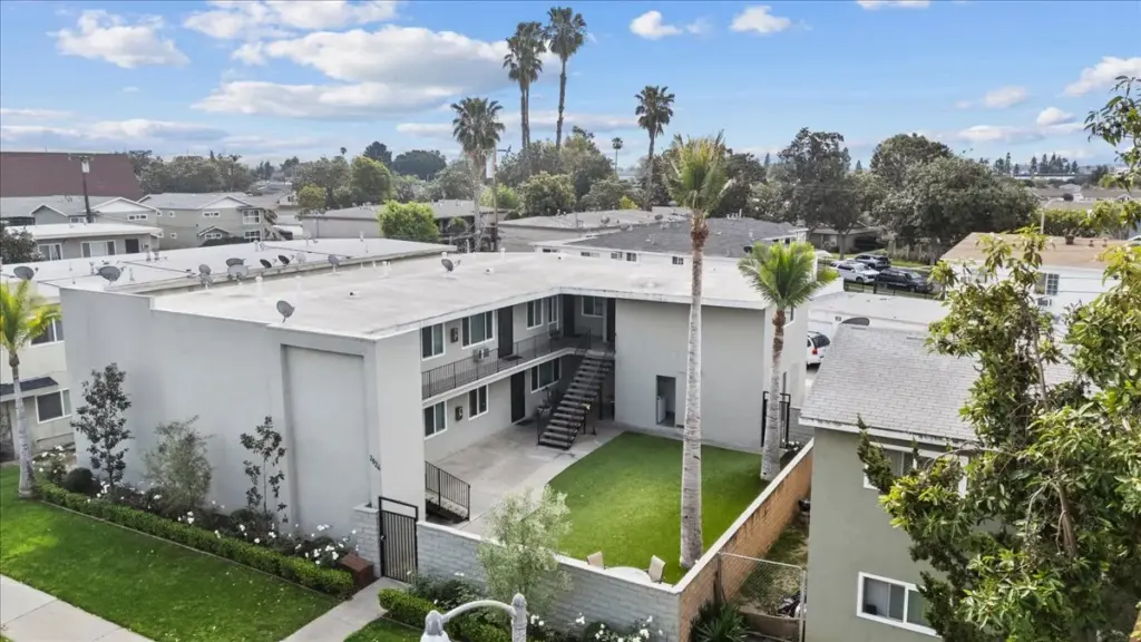 This six-unit apartment complex in Fullerton recently sold for $2...