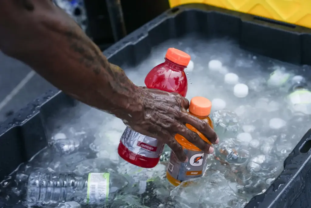 A vendor sells Gatorade and water bottles near the Washington Monument.