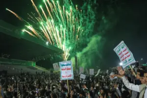 Iran and US persist in their attacks, as Pakistan tries to keep diplomacy alive