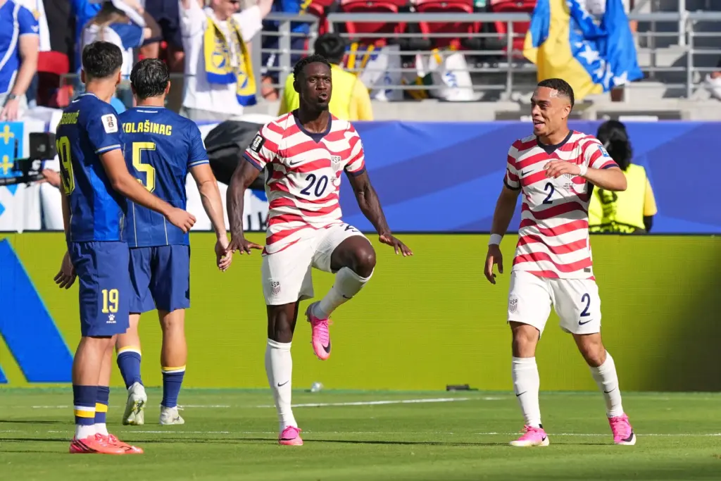 The United States’ Folarin Balogun (20) celebrates with United States’...