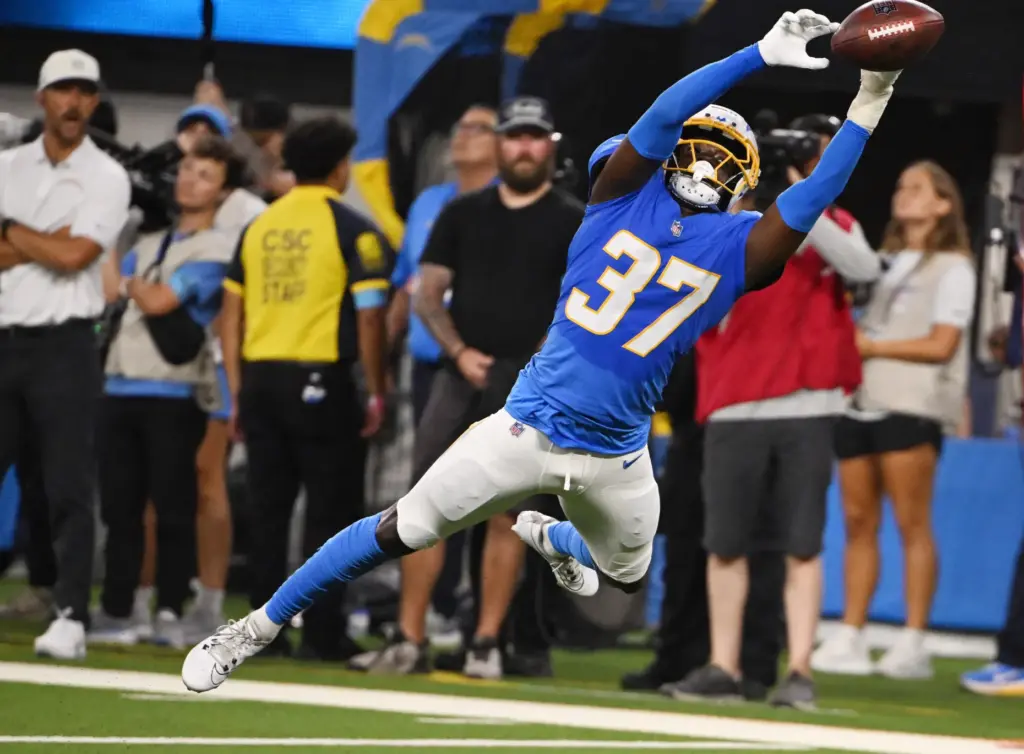 Chargers cornerback Isas Waxter canât reach a San Francisco 49ers...
