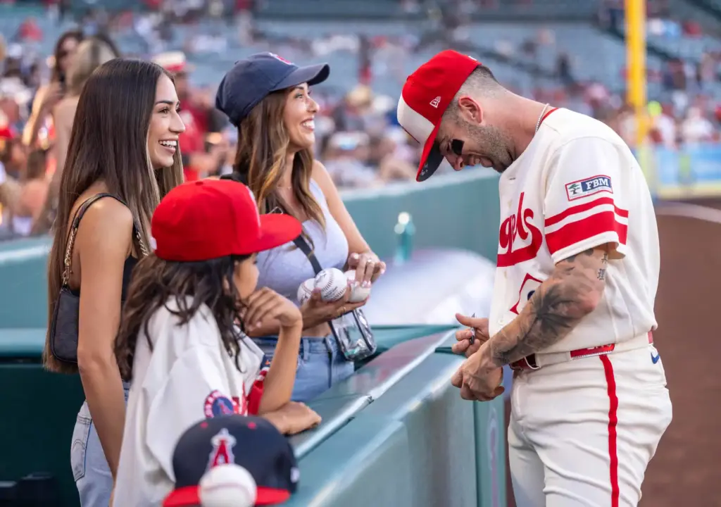 Angels shortstop Zach Neto (9) signs autographs for fans before...