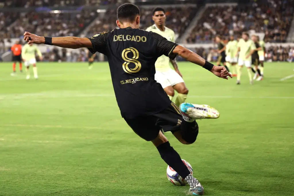LAFC midfielder Mark Delgado (8) winds up to kick the...