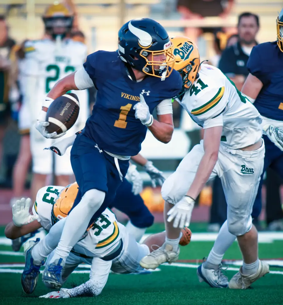 Marinaâs (1) Carson Hunnicutt, left, evades the tackle by Brea...