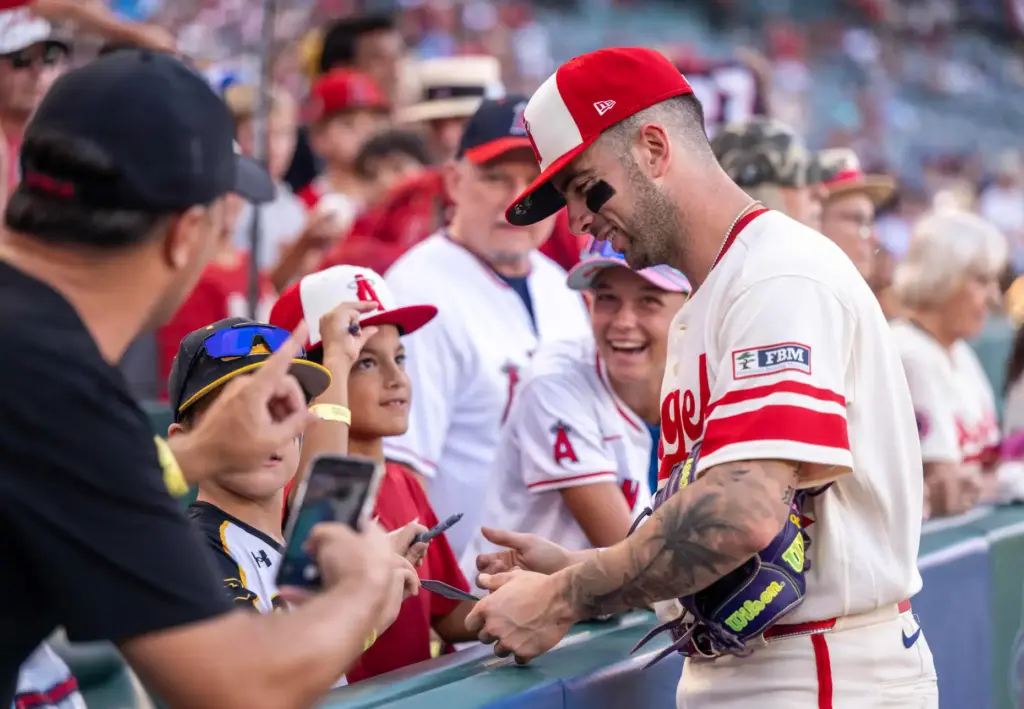 Angels shortstop Zach Neto (9) signs autographs for fans before...
