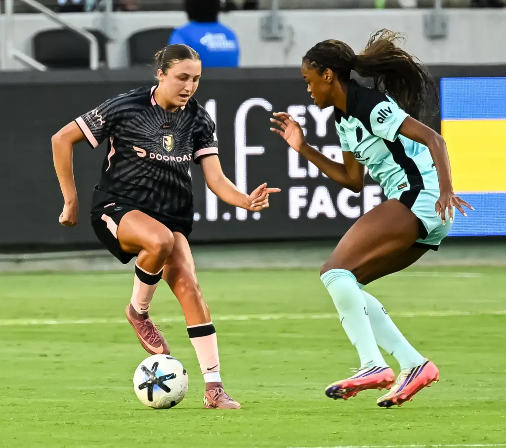 Angel City FC midfielder Ally Sentnor (17) goes one-on-one with...