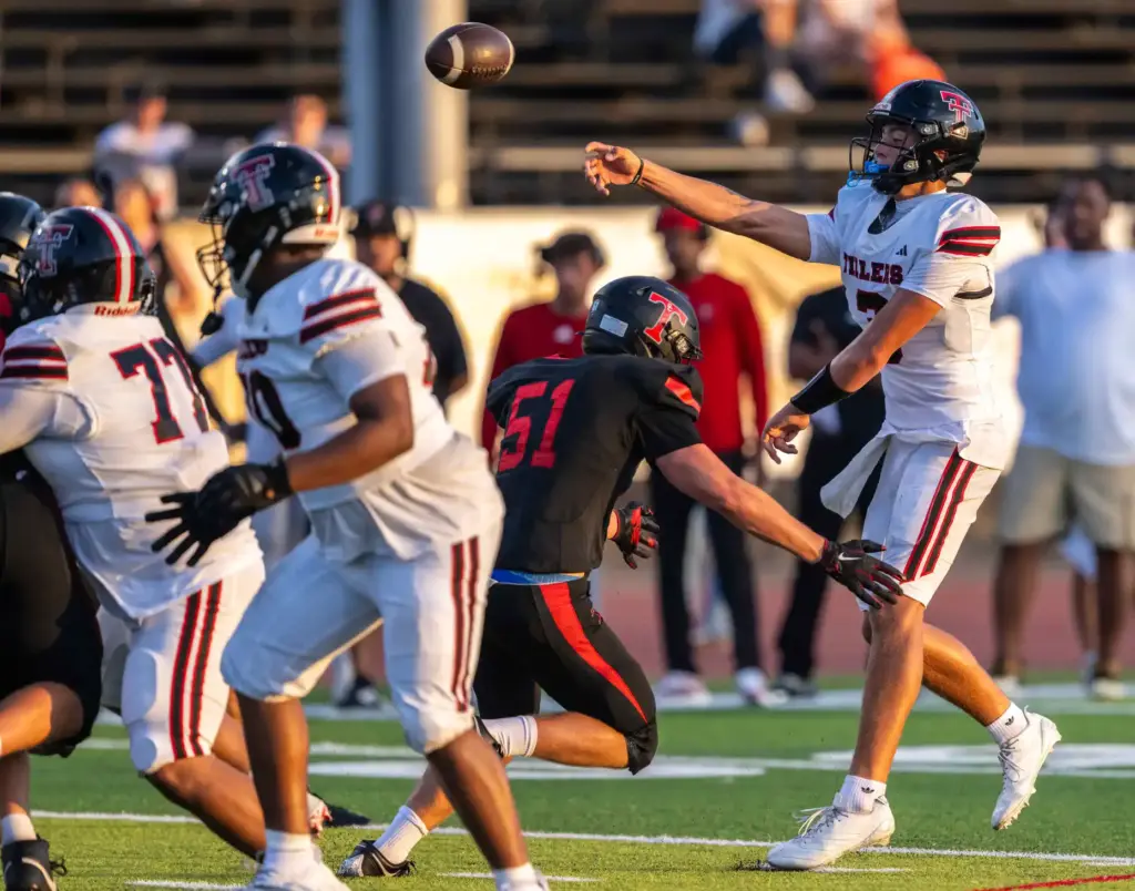 Tustin quarterback Ayden Edwards (3) throws the ball during an...