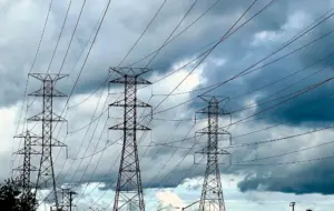 How cautious do drivers need to be of overhead power lines on freeways?