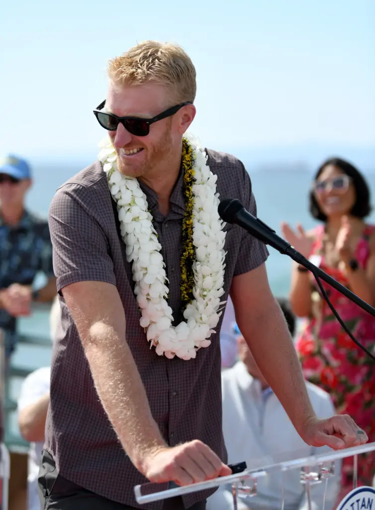 Chase Budinger speaks during the annual Manhattan Beach Open Walk...