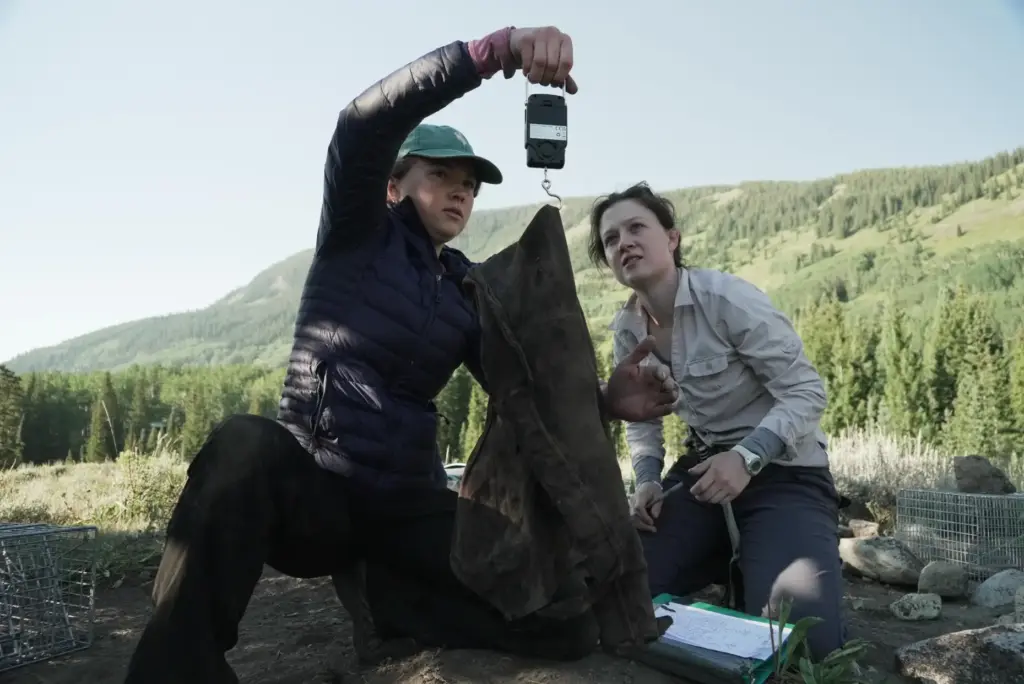 Columbia University undergraduate student Isabel Norman, left, learns how to...