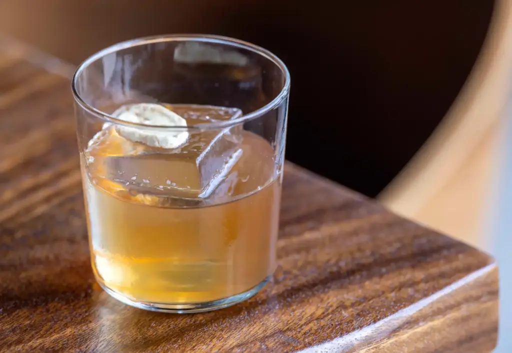 Rocoto Pesca Barâs old fashioned peel, complete with a Cavendish...