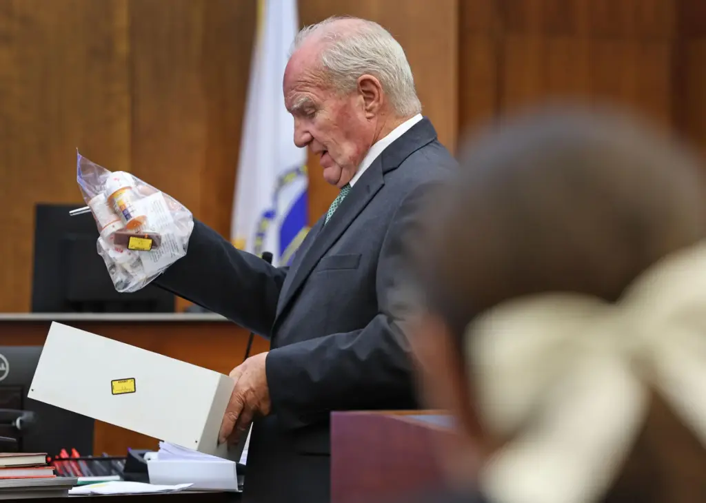 Defense attorney Kevin Reddington questions Dr. Gregory Saathoff.