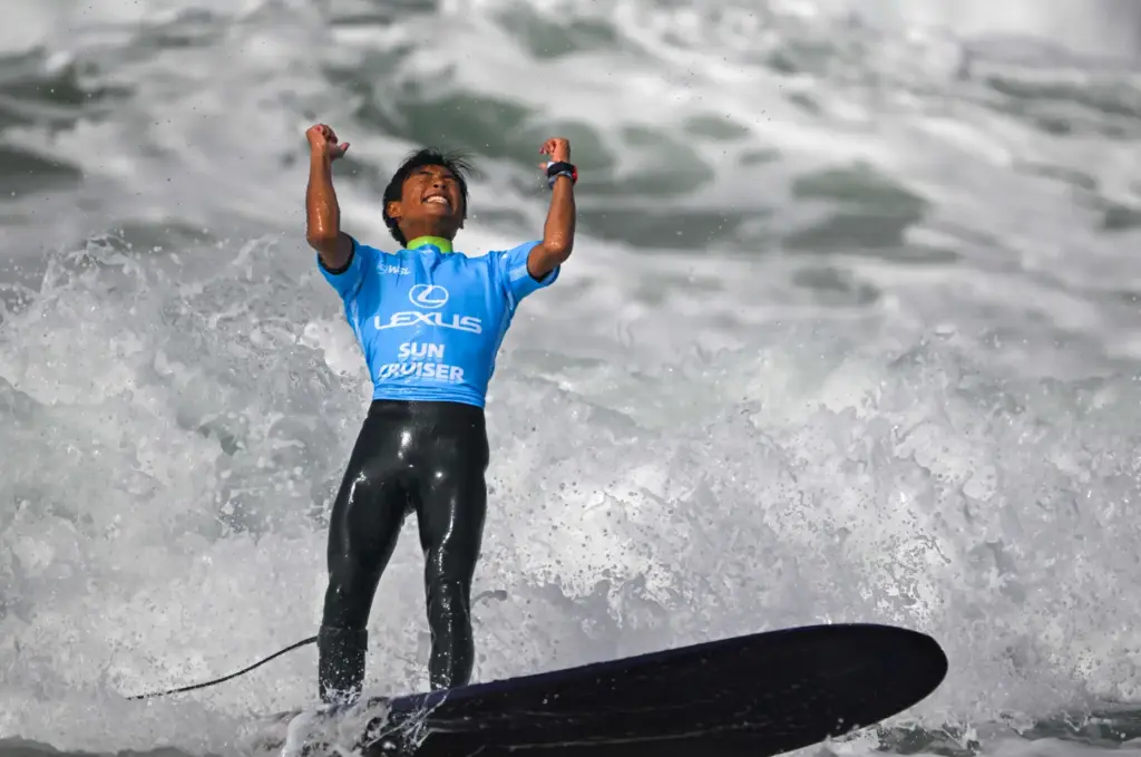 Taka Inoue celebrates a wave during the elimination round for...