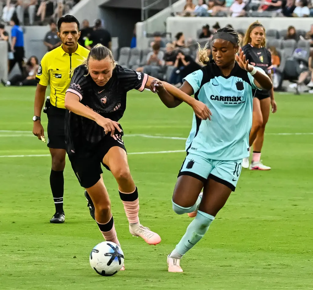 Angel City FC midfielder Ally Sentnor (17) dribbles upfield against...