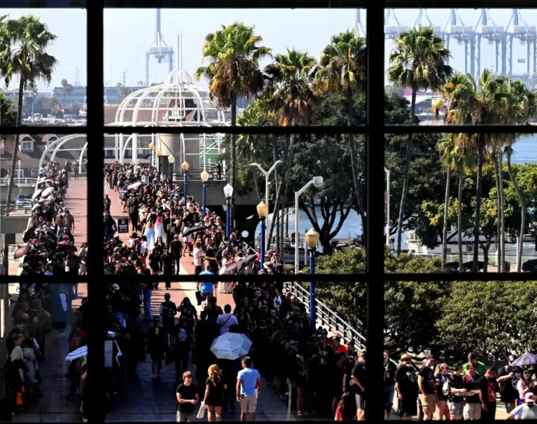 Thousands of fans line up for the Midsummer Scream, Halloween...