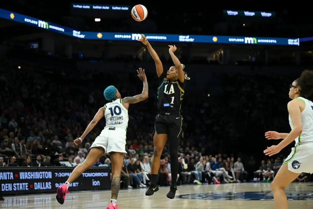 Sparks guard Monique Akoa Makani, right, makes a jump shot...