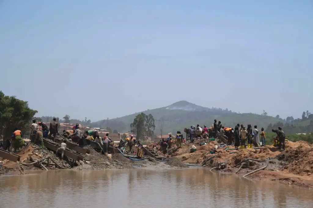 People search for gold at a mining site in Iga-BarriÃ¨re, Congo.